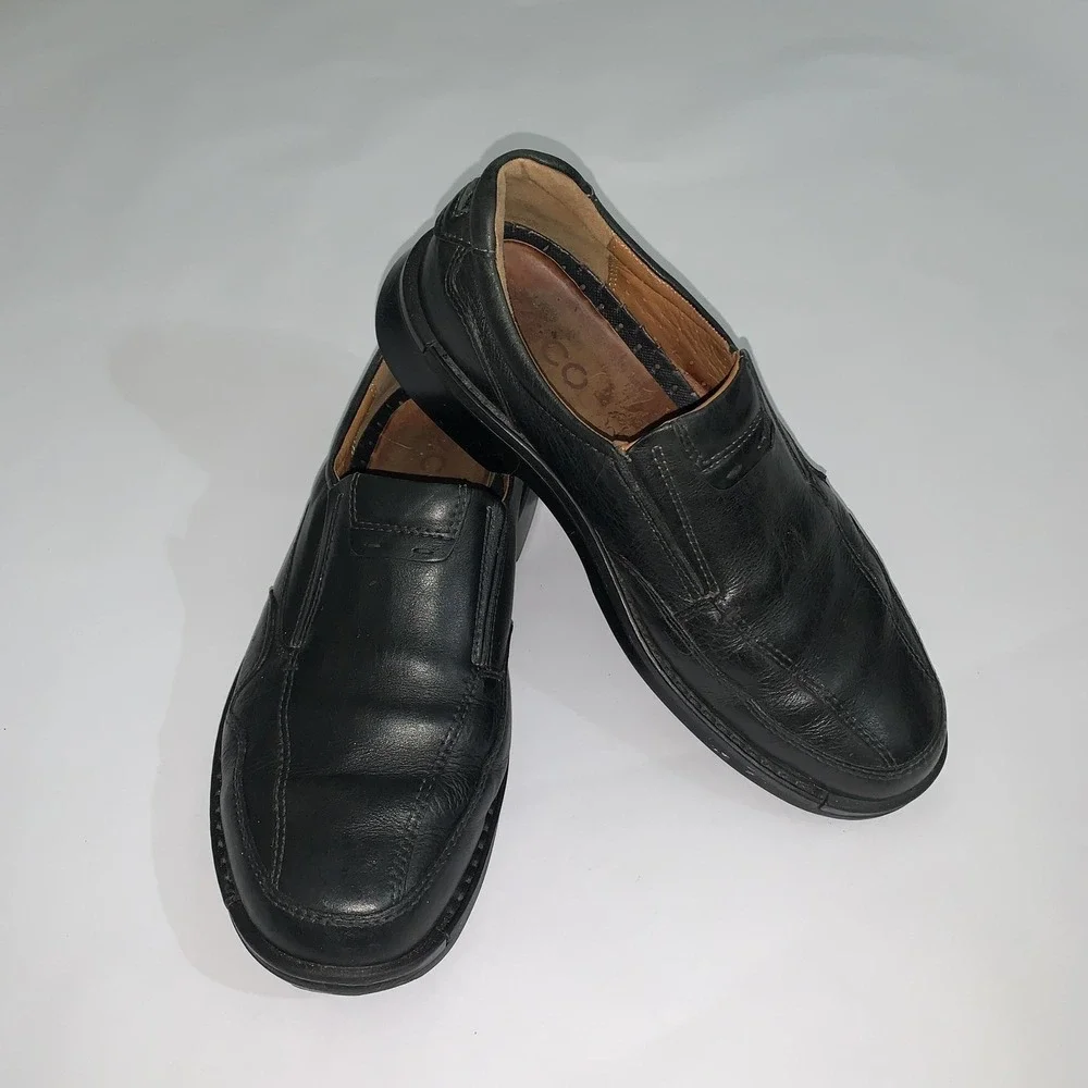 ECCO Shoes Mens Size 8.5 Black Leather Slip On Loafers Casual Comfort Walking